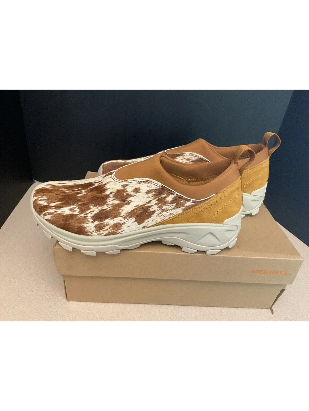 NEW! MENS MERRELL WINTER MOC 3 CH SPICE SLIP ON CALF HAIR SHOES. SIZE 9.5. NICE!